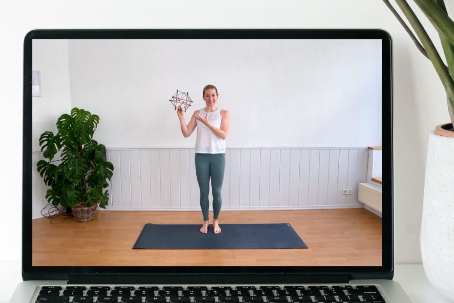PelviFaszia Einstiegskurs Online - Natalie Orthmann mit Tensegrity Modell